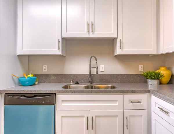 14 Idea cemerlang untuk backsplash yang boleh ditanggalkan