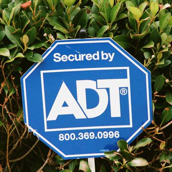 8 Möglichkeiten zum Schutz Ihres Hauses mit ADT