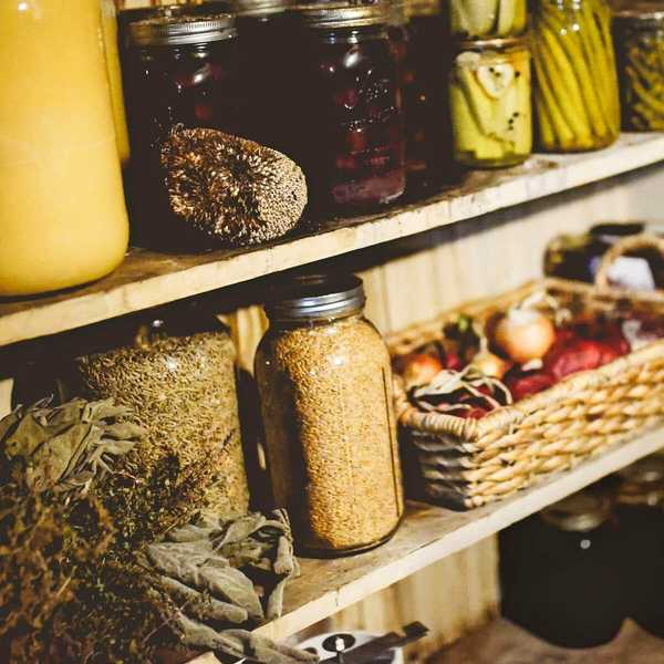 Una bodega de la raíz del sótano, colocando debajo del suelo