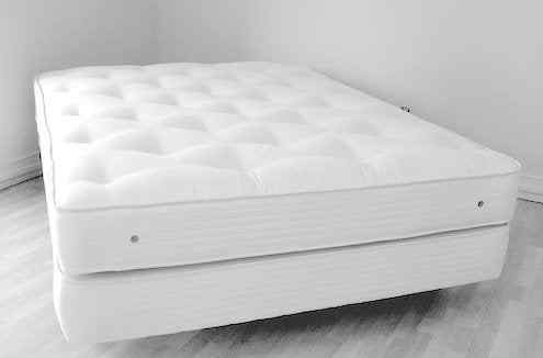 Bob Vila Radio choisissant un matelas