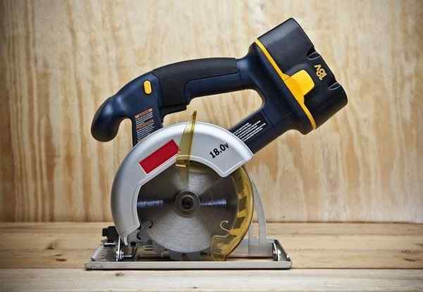 Bob Vila Radio Circular Saw Seguridad