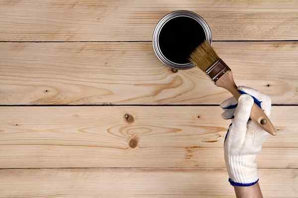 Bob Vila Radio pintando madeira crua