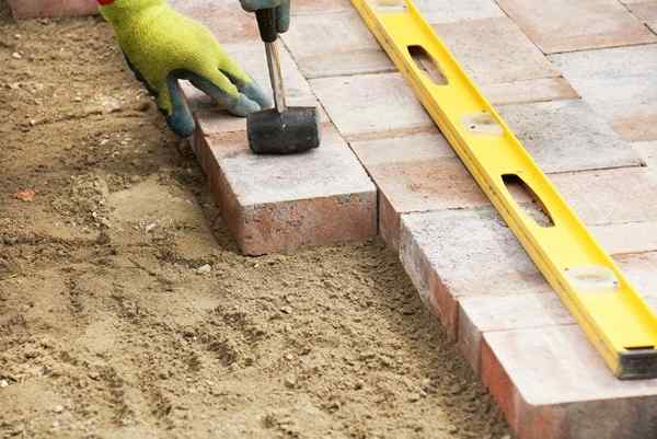 Bob Vila Radio Raising Pavers coulés