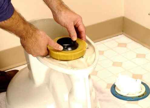 Radio Bob Vila remplaçant une toilette