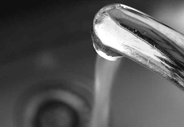 Bob Vila Radio ¿Por qué el agua del grifo es marrón?