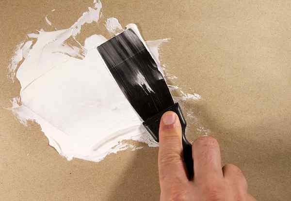 Bob Vila Radio Panduan QuickStart Anda untuk menambal drywall