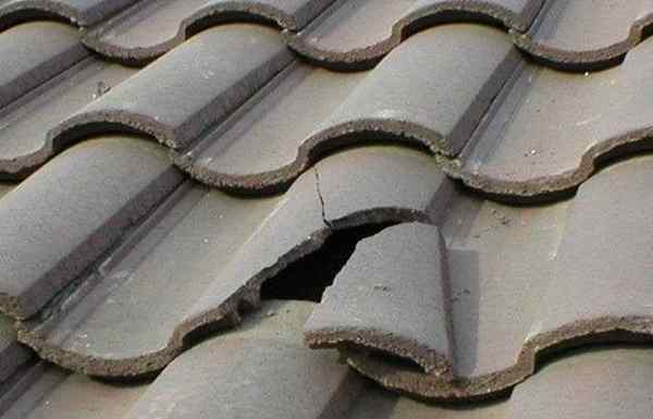 Les carreaux de toit cassés une solution facile?