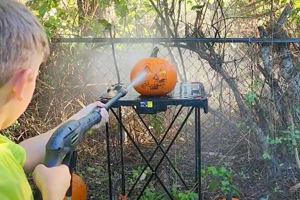 Können Sie Ihren Halloween -Kürbis mit einer Druckreiniger schnitzen??