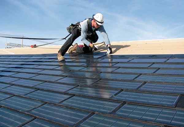 Venir bientôt sur un toit près de chez vous les bardeaux-solaires