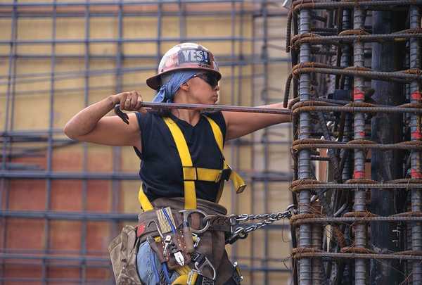 Die Beschäftigung für Bauwesen rutscht im Mai um 20.000 Arbeitsplätze ab