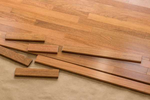 Foodage d'ingénierie VS. Parquet en bois dur solide Différences clés