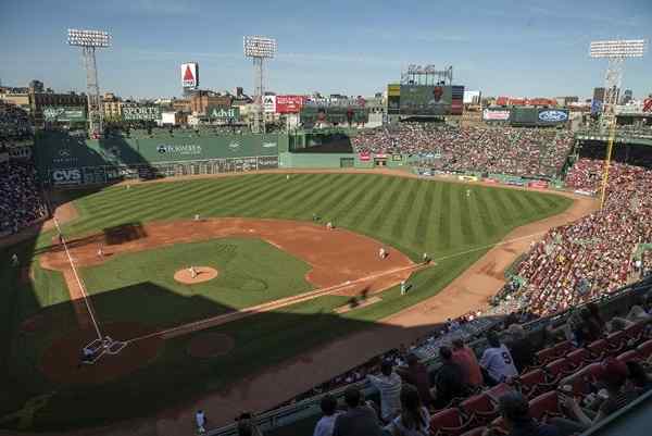 Os jardineiros de Fenway Park compartilha seus segredos a um gramado verde e exuberante