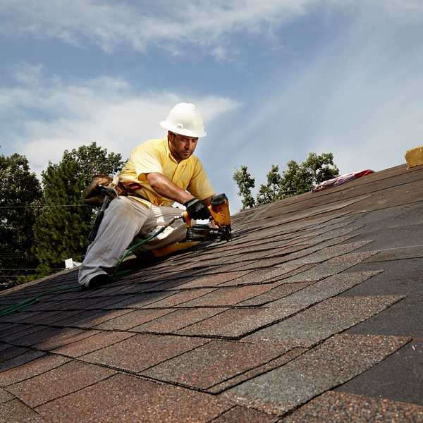 Fünf Dinge, die Sie kennen sollten, bevor Sie einen Dachdecker einstellen