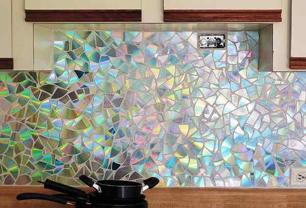 Genius! Remixe deinen Backsplash mit alten CDs