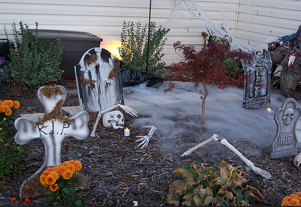 Genius! Spook Trick-or-Treaters dengan mesin kabus DIY