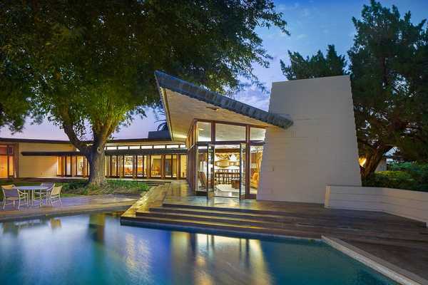 Hier ist Ihre Chance, ein Frank Lloyd Wright Farmhouse zu besitzen