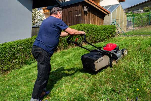 Honda para dejar de fabricar todas las cortadoras de césped con gasolina