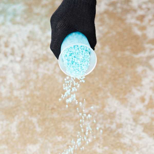 Comment le sel de trottoir affecte-t-il votre maison et votre cour?