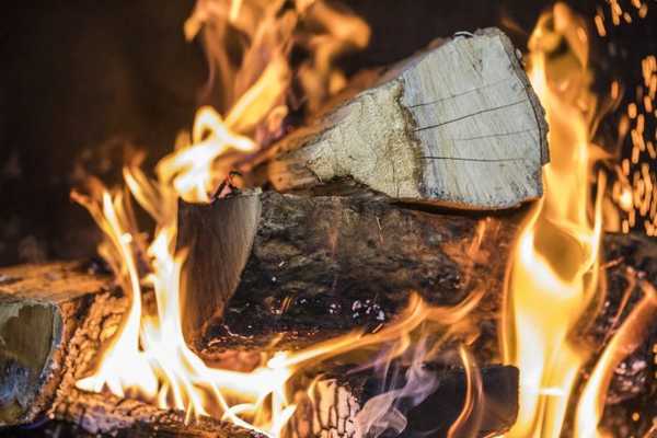 Berapa lama Anda harus mengeringkan kayu bakar?