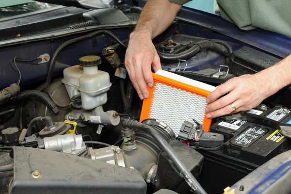 ¿Con qué frecuencia necesita reemplazar el filtro de aire en un automóvil??