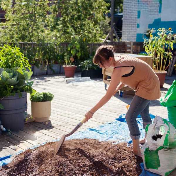 Wie man Boden für einen nährstoffreichen Garten ändert