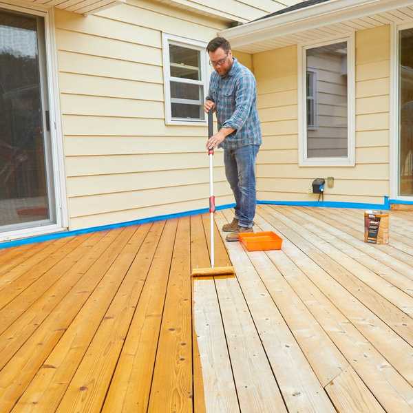 Comment appliquer la finition en bois de base d'huile sèche à l'huile rapide behr