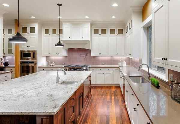 Cara membersihkan countertops kuarsa