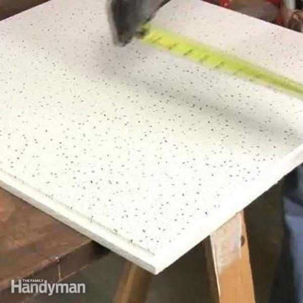 Comment couper les carreaux de plafond