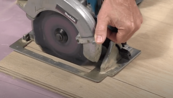Cómo cortar madera contrachapada con una sierra circular