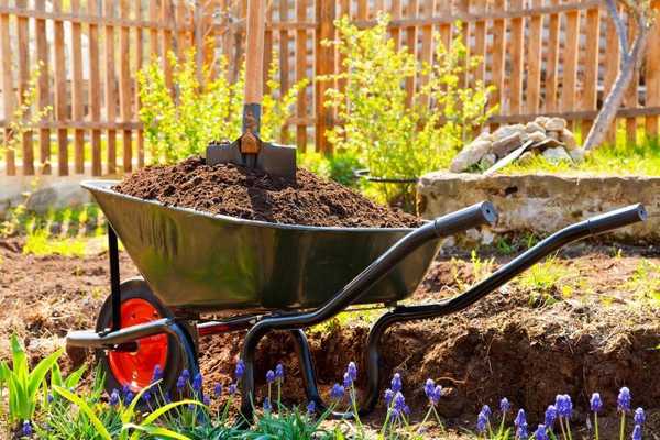 Cómo calificar un patio para un drenaje adecuado