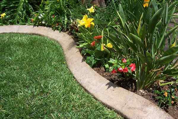 Como fazer bordas de jardim de concreto