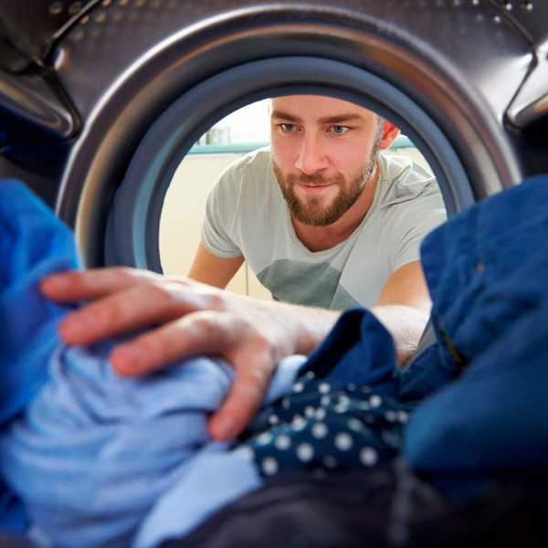 Wie man hausgemachte Trocknerblätter mit Sachen macht, die Sie bereits im Haus haben