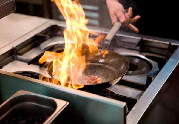 Comment éteindre un incendie de graisse