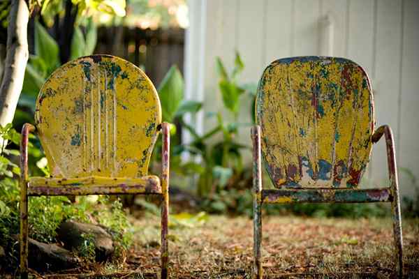 Comment remettre en place des meubles de patio rouillés