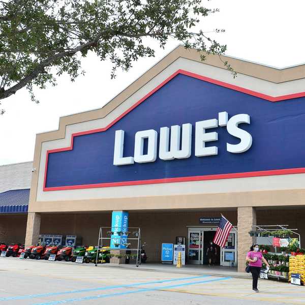 Lowe's embauche plus de 50 000 travailleurs pour le printemps