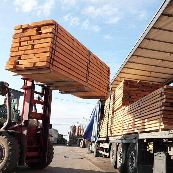 Harga kayu turun 67% dalam lima bulan - inilah alasannya