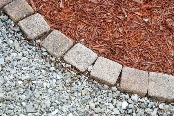 Mulch vs. Rock, der am besten ist?