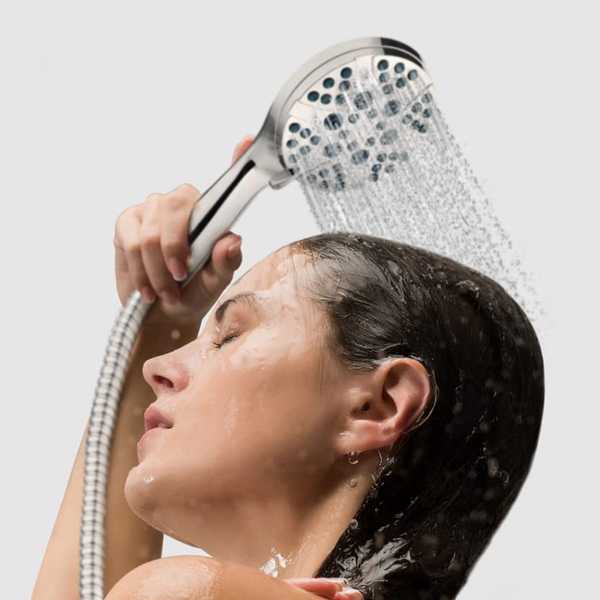 Más de 15,000 compradores usan este cabezal de ducha para limpiar sus duchas (y está a la venta)