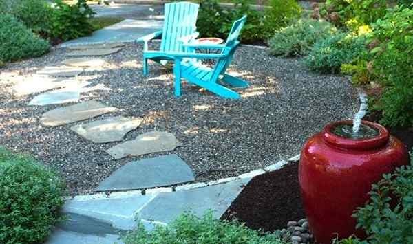 Le gravier de pois apporte la beauté à n'importe quel patio