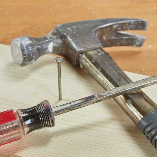 Entfernen Sie schnell festgefahrene Nägel mit diesem einfachen Werkzeughack