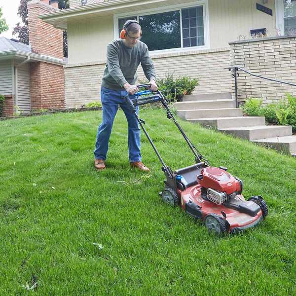 Si vous coupez l'herbe mouillée après qu'il pleut?