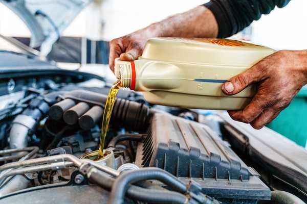 Você deve mudar para o óleo sintético em seu carro?