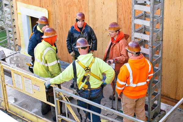 Une pénurie de main-d'œuvre qualifiée étincelle l'action de l'industrie de la construction