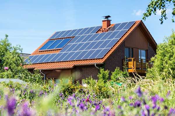 L'énergie solaire mène la dernière poussée fédérale pour l'énergie propre