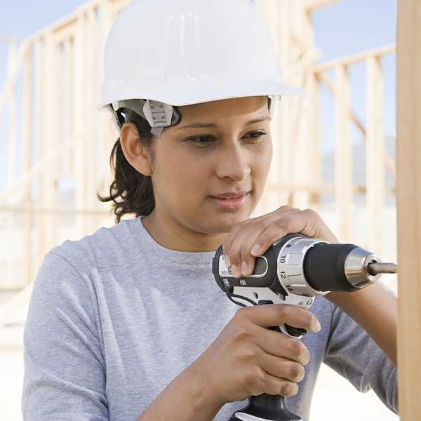 Sommercamp ermächtigt Mädchen, Karrieren im Bauwesen zu erkunden