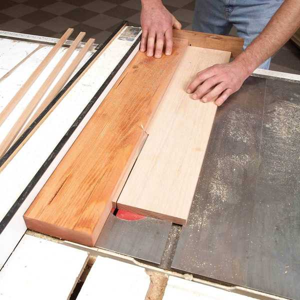 Table de scie à table pour les bandes de coupe