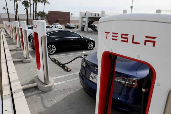 Tesla acaba de recordar miles de autos con software sin conductor