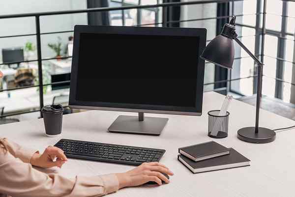 As melhores lâmpadas de mesa para iluminação de escritório