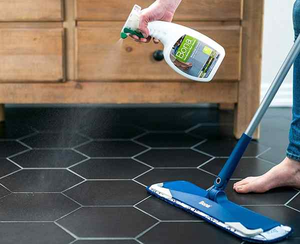 Os melhores limpadores de piso laminado para sujeira, derramamentos e manchas