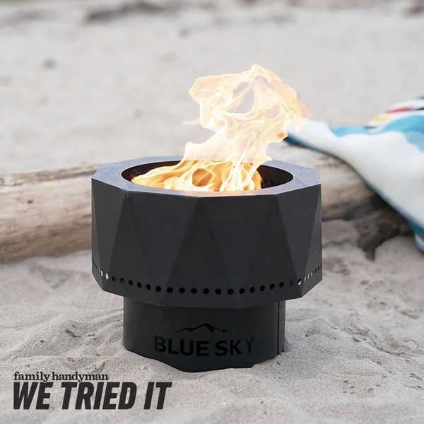 Die Dual-Fuel-Blue Sky Fire Pit bringt die Hitze